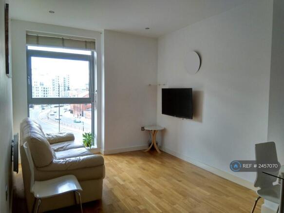 Living Room: Pic1