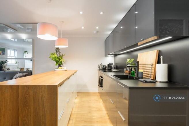 Fully Fitted Built-In Kitchen