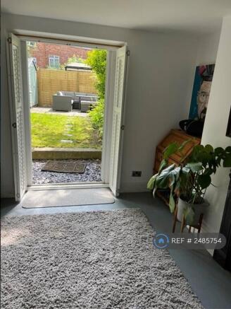 View To Private Garden / Outdoor Seatnig
