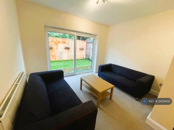 Livingroom/ Kitchen