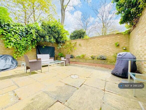 Large Patio Style Garden 