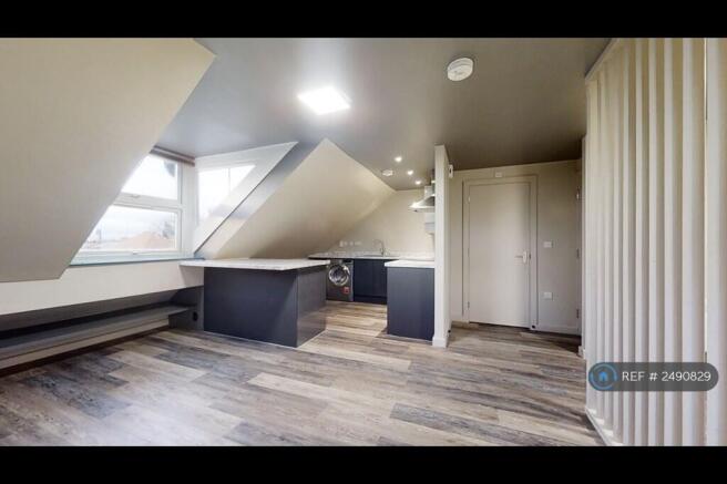 Studio Flat c