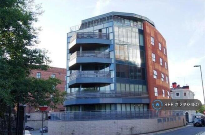 Apartment Building (2 Hurst St)