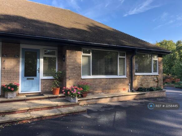 Front Of Sunny House - 2 Off Street Park