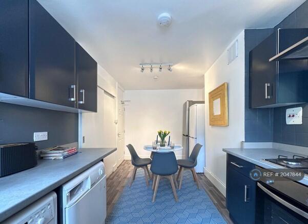Kitchen & Dining
