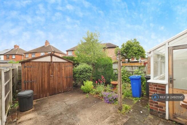 Side Garden And Shed