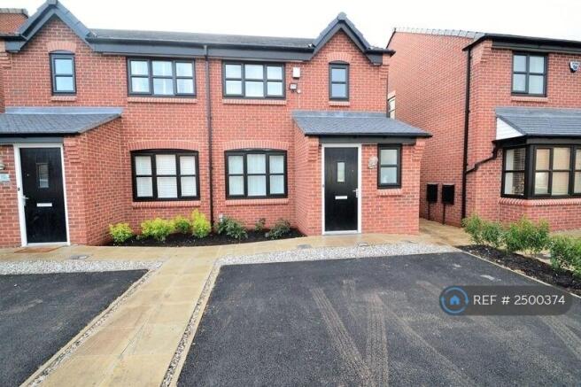 Front Elevation/Private Drive