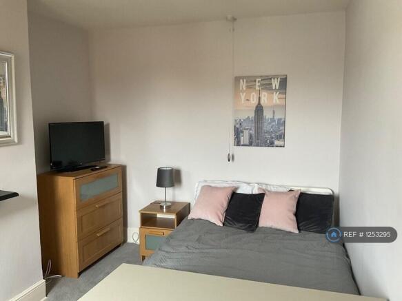 Double Bedroom Available Now