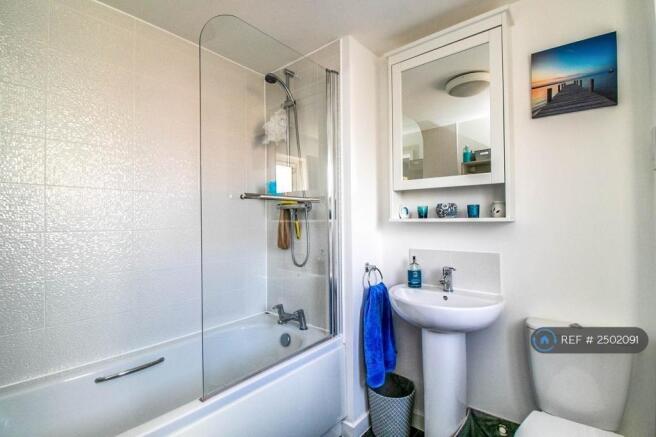 Main Bathroom (Upstairs)