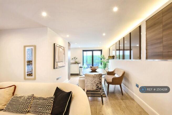 Living Room (1/3)