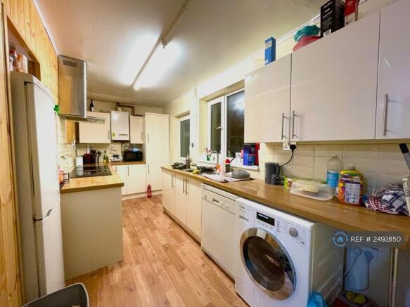 Kitchen Washer/Dryer/Dishwasher/Hobs/Oven/Fridges