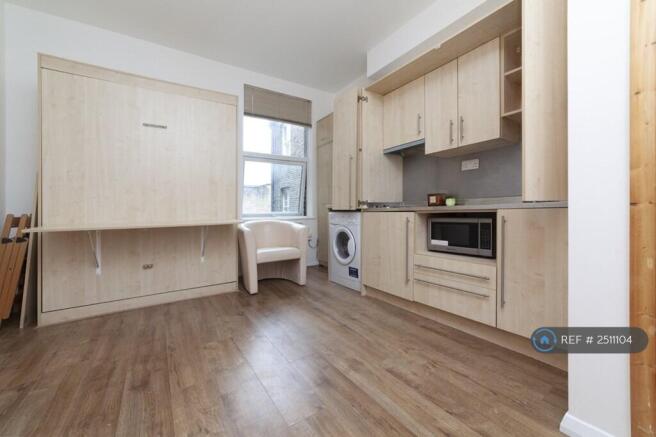  Living Space / Kitchen