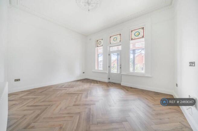 Beautiful Ground Floor Flat With Garden 