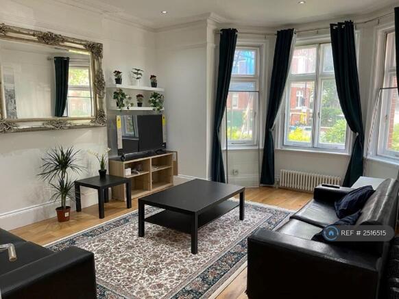 Large Bright Spacious Double Lounge