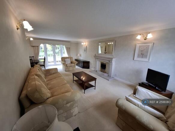 Lounge/Dining Room