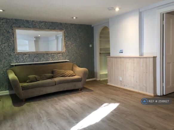 Spacious Livingroom