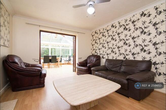 Lounge Pic 2