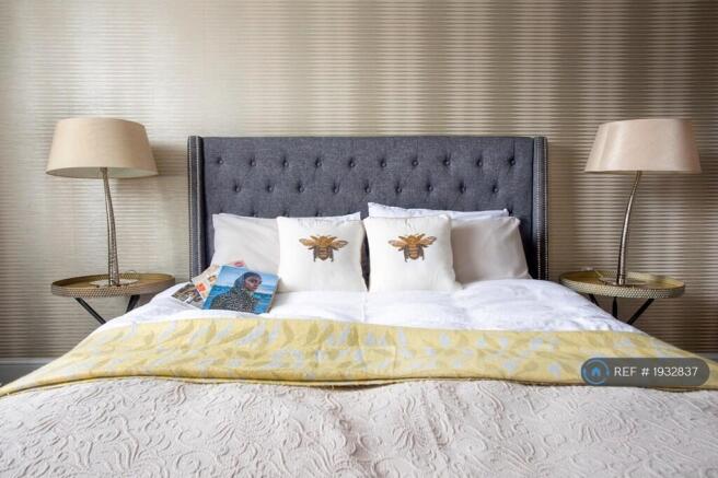Super Kingsize Bed - Extra Large Bedroom