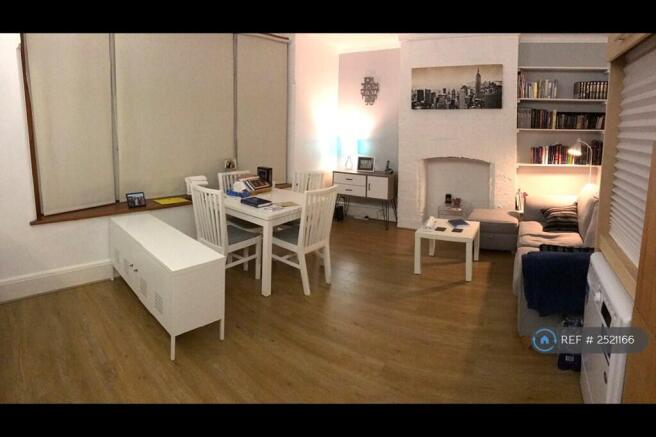 Lounge/Dining Area