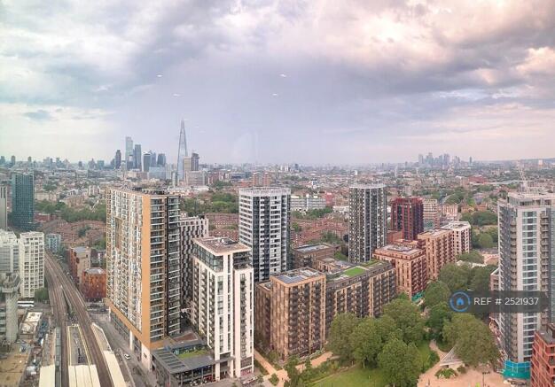 Spectacular View Towards The Shard
