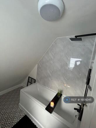 Bathroom/Shower & Toilet