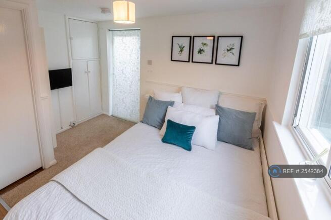 Bed Pulls Out From Single To a Double