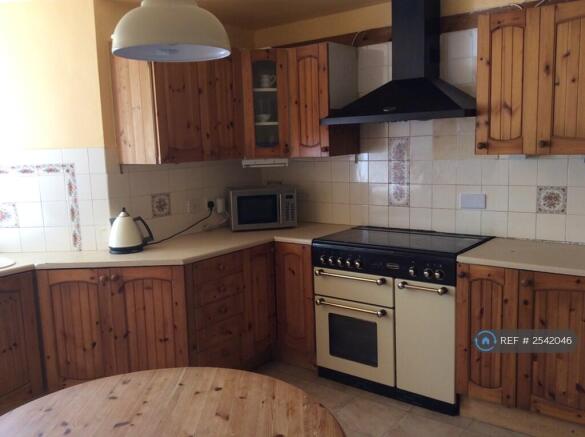 Kitchen With Range Cooker 