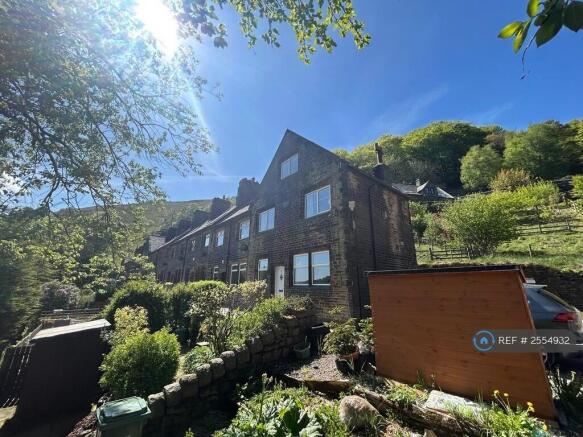 Spacious 4 Bed End Terrace With Stunning Views! 