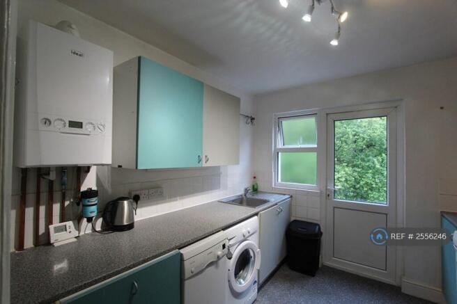 Fully Fitted Kitchen
