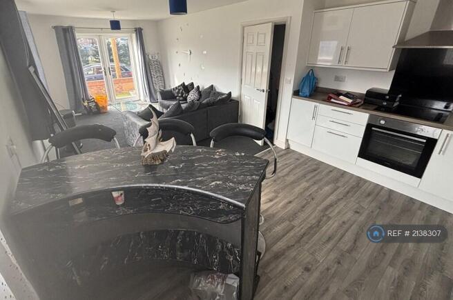 Kitchen / Lounge