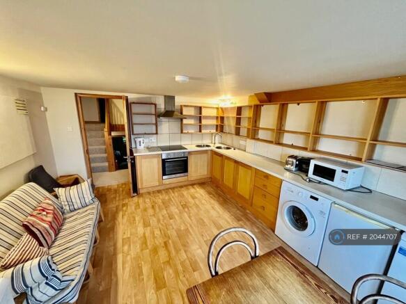 Fully Equipped Kitchen + Washing Machine / Dryer