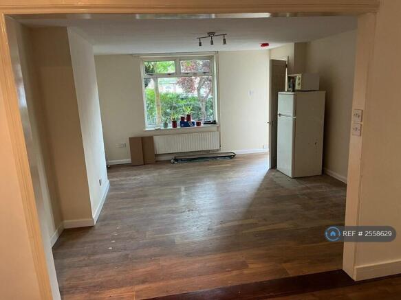 Living Room (Unfrnished)