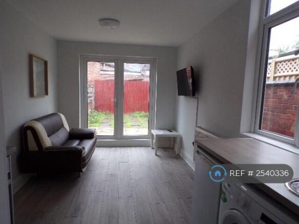 Gf Flat - Living Room / Kitchen