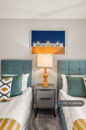 Bedroom With Twin Beds