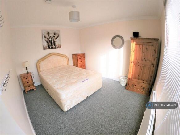 Spacious Ground Floor Double Room