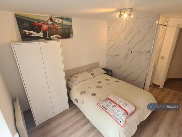 Bedroom 1: Private Bathroom (11 Sq-m)