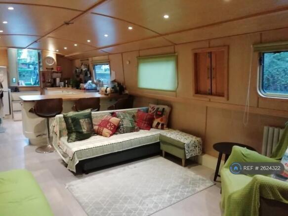 Open Plan Livingroom And Bedroom