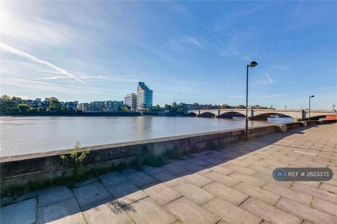 Thames Path At The Bottom Of The Garden