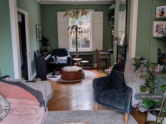 Ground Floor Lounge Room (Looking West)