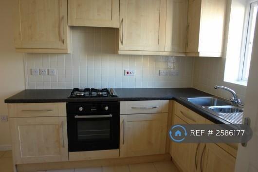 Fully Fitted Units With Built In Oven/Hob/Hood