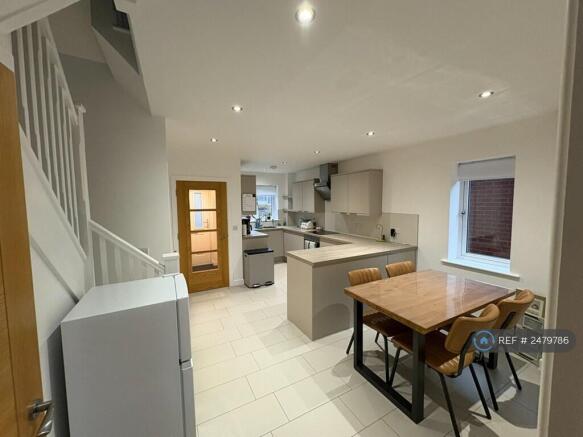 Kitchen / Dining Area