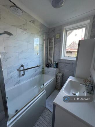 1st Flr Private Bathroom