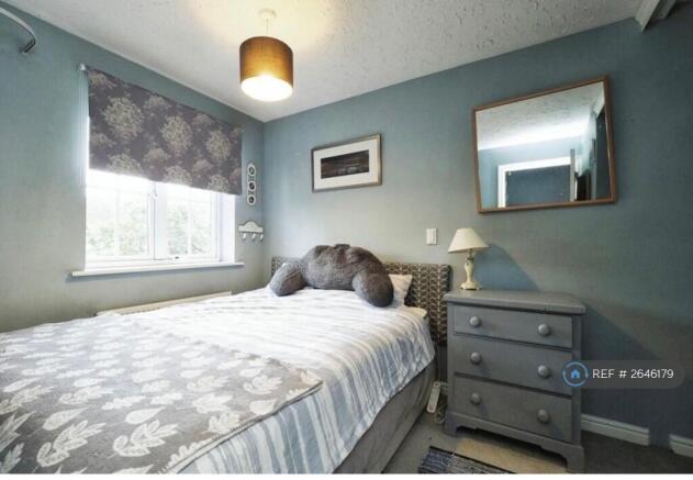 King Size Bed With Storage & Clothing Rails