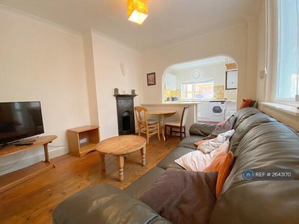 Lounge Thru To Kitchen