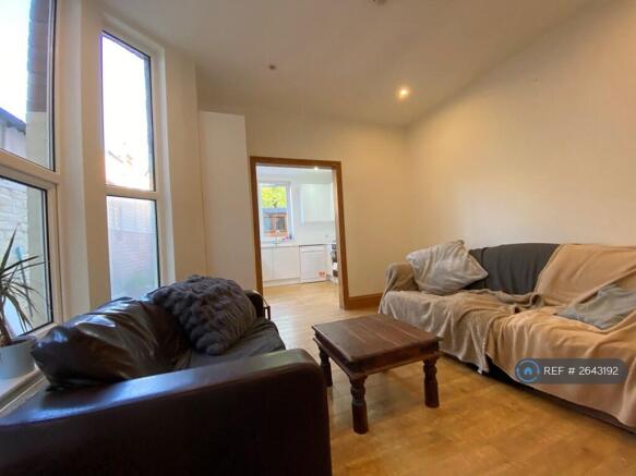 Lounge Thru To Kitchen