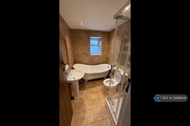 Beautiful Upstairs Bathroom 