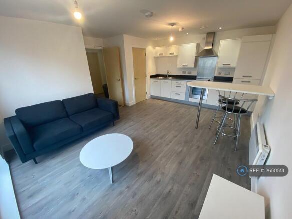 Kitchen & Lounge Area