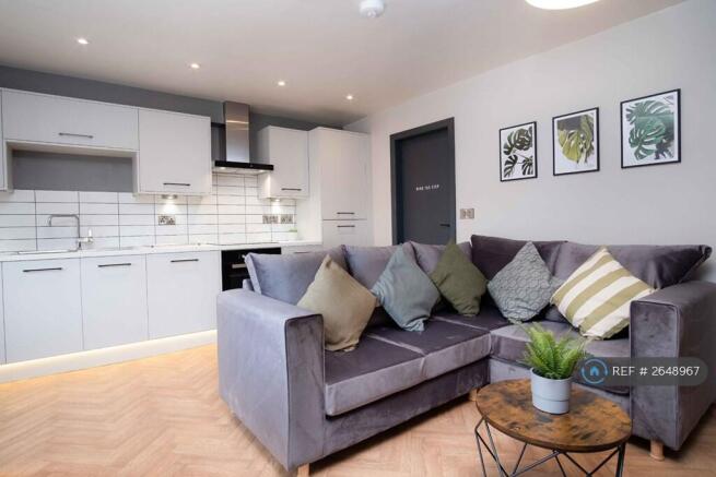 Kitchen/Living Room (3)