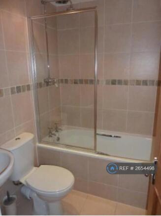 Big Ensuite Rooms, Power Showers & Big Smart Tvs