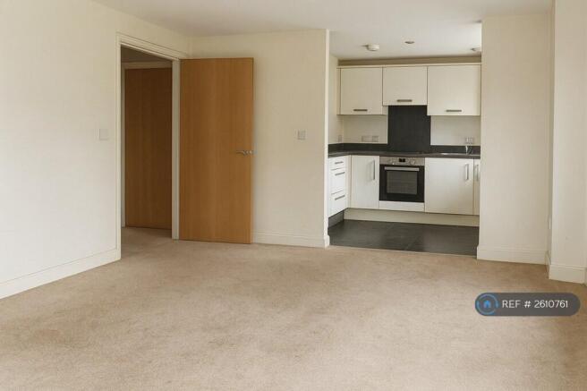 Lounge 15'09' x 12'06'